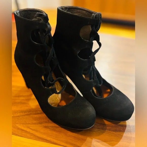 SOLD-NWT Chie Mihara Black Suede Lace-Up Cutout Heeled Booties – EU 36.5 - Picture 3 of 9